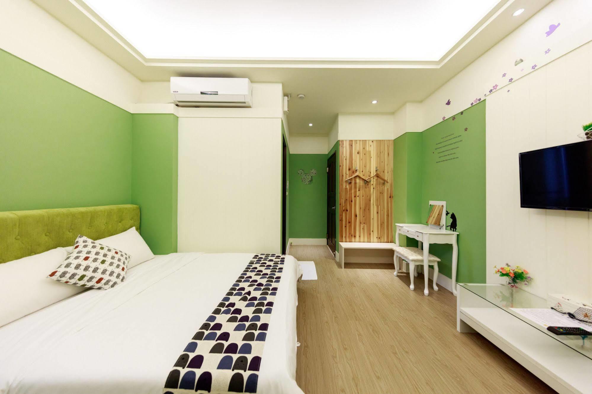 Bear Giant Castle Apartment Hualien City Exterior photo