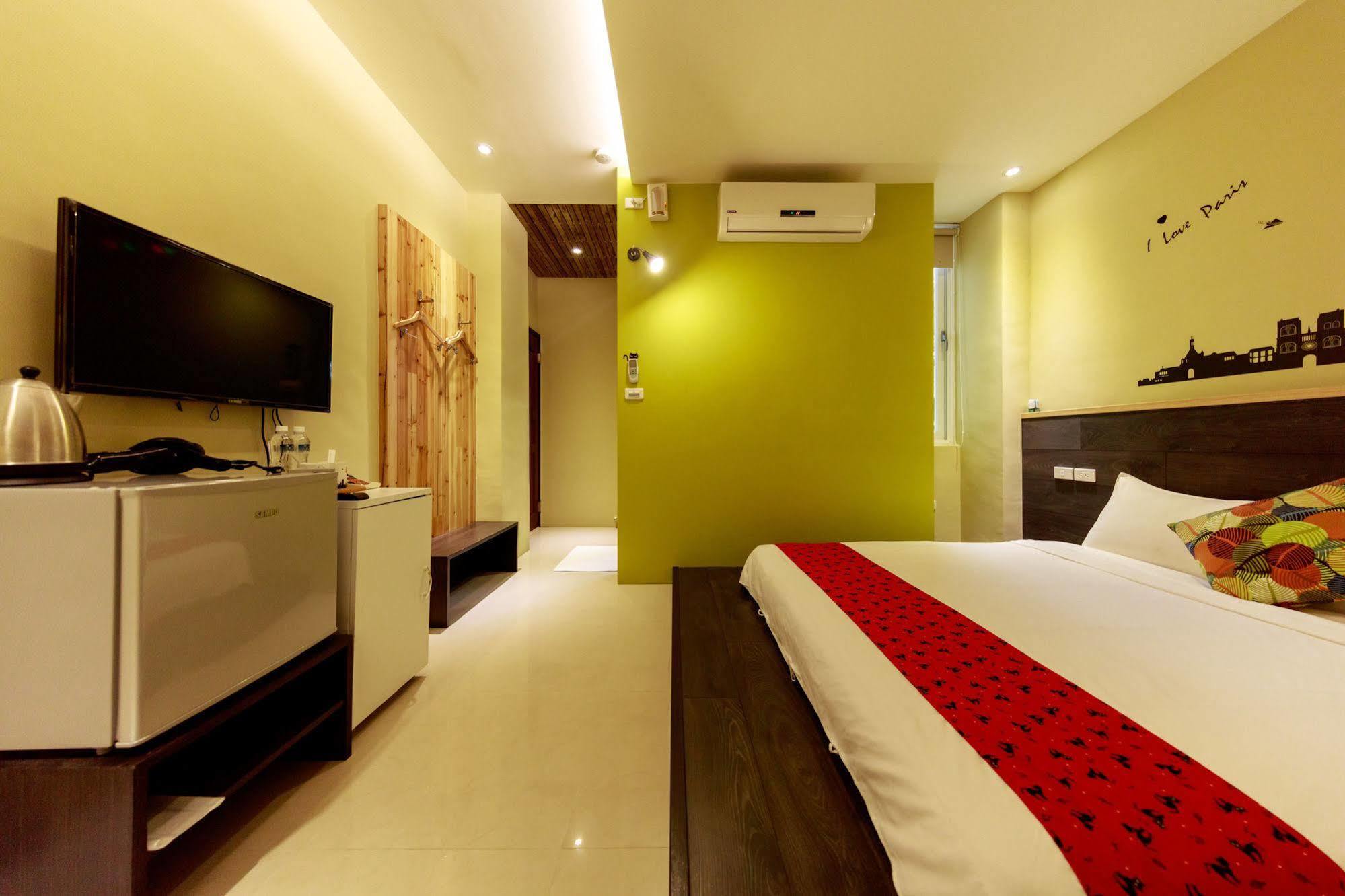 Bear Giant Castle Apartment Hualien City Exterior photo