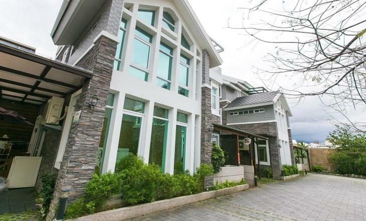 Bear Giant Castle Apartment Hualien City Exterior photo